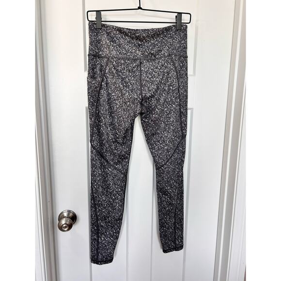 Athleta Women's Cheetah Salutation Stash Pocket Tight Gray White Size Medium - Picture 7 of 15